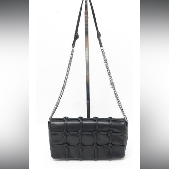 Vintage Chanel Knot Lambskin Bag - Picture 5 of 16